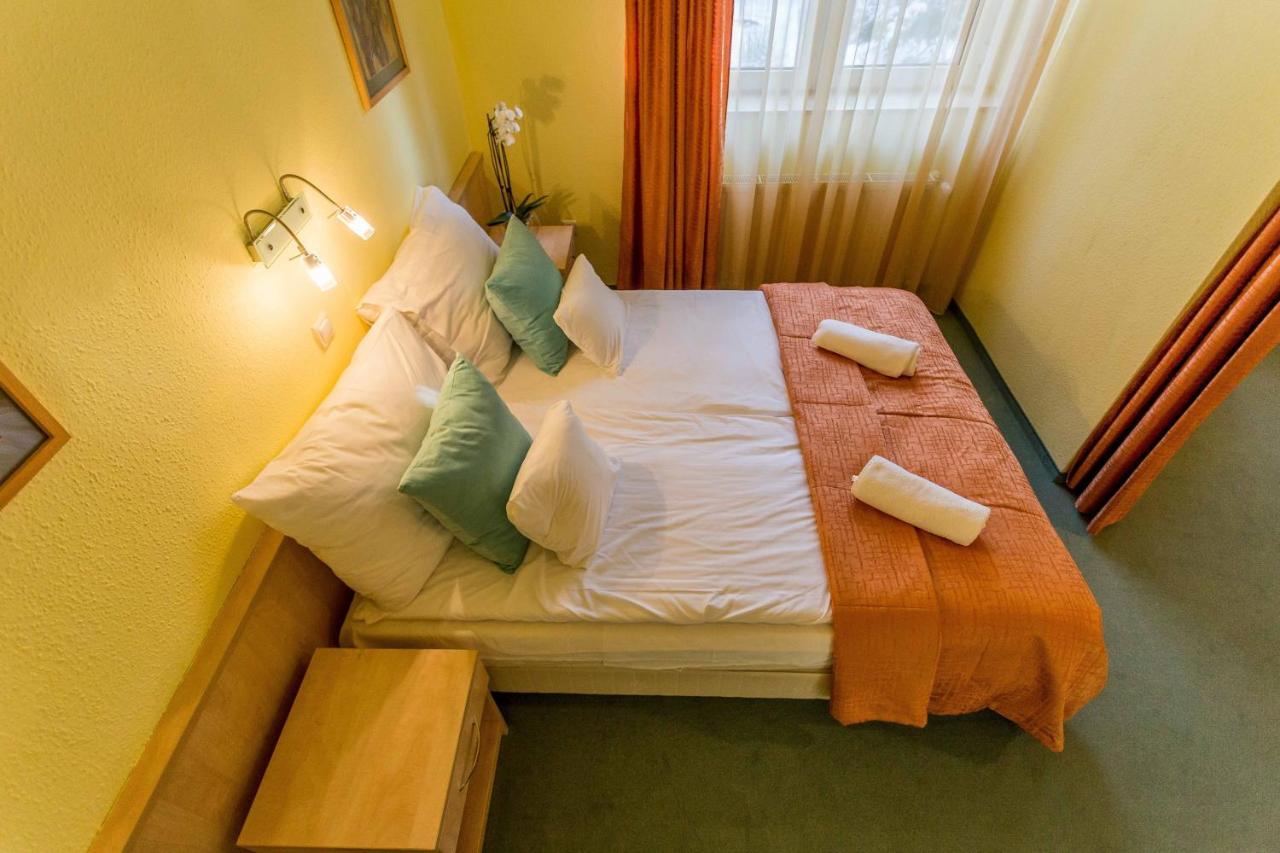 Salgo Hotel Шальготарьян Экстерьер фото