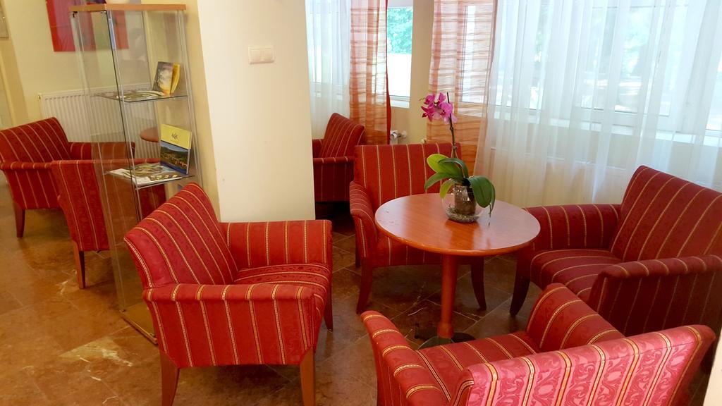 Salgo Hotel Шальготарьян Экстерьер фото