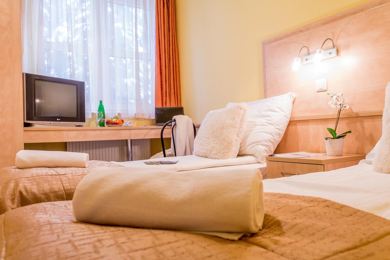 Salgo Hotel Шальготарьян Экстерьер фото