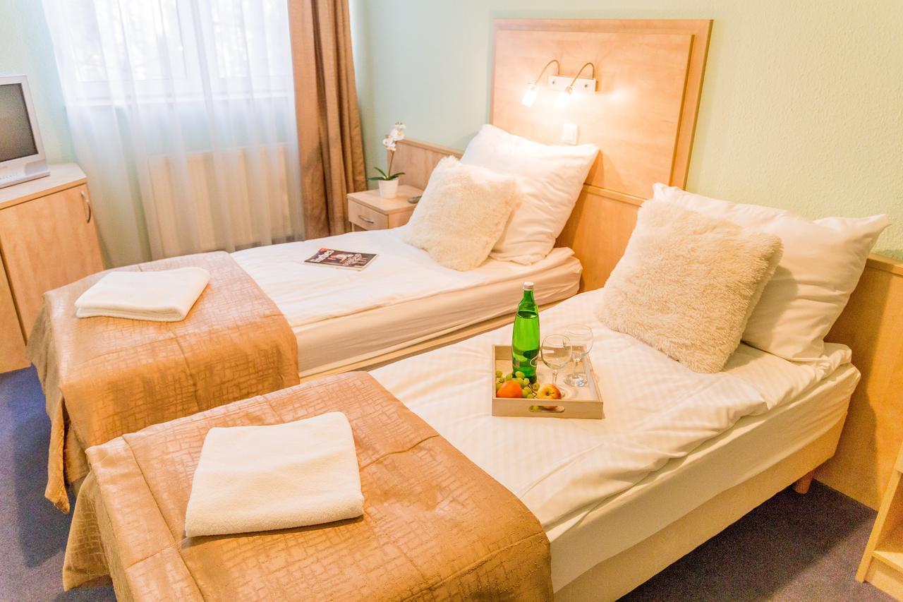 Salgo Hotel Шальготарьян Экстерьер фото