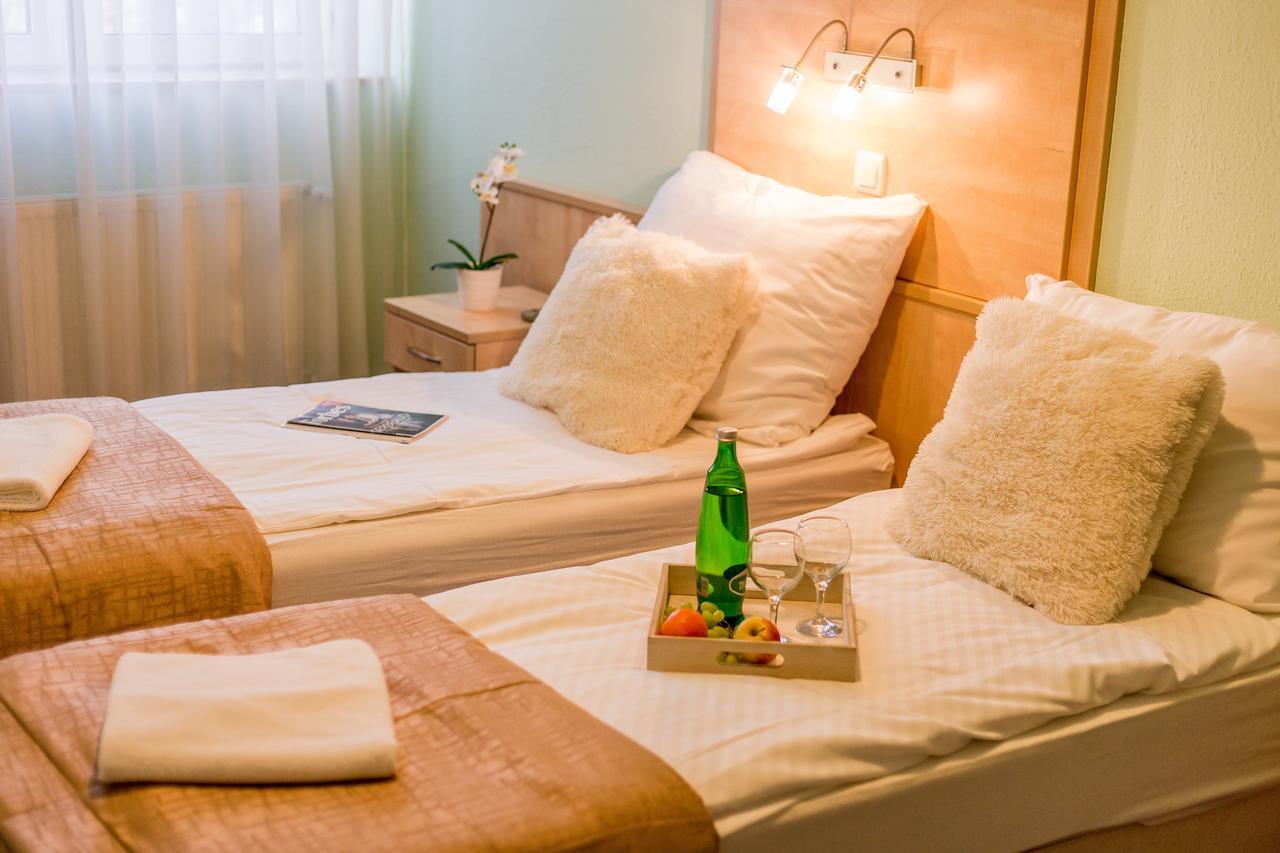 Salgo Hotel Шальготарьян Экстерьер фото
