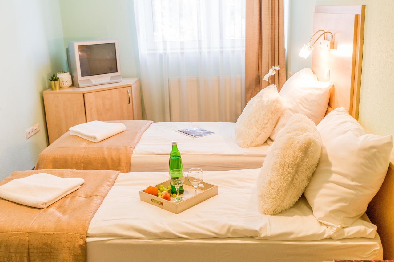 Salgo Hotel Шальготарьян Экстерьер фото