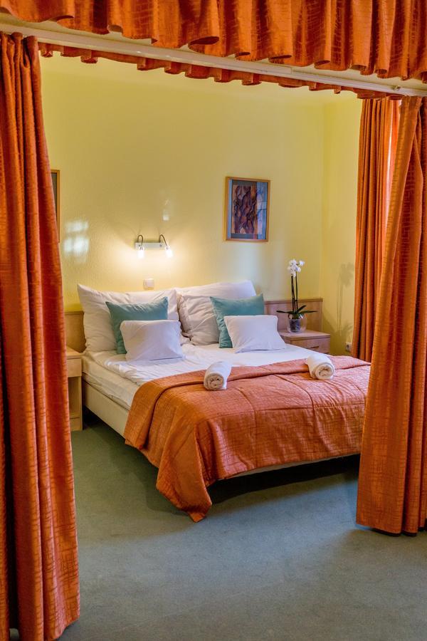 Salgo Hotel Шальготарьян Экстерьер фото