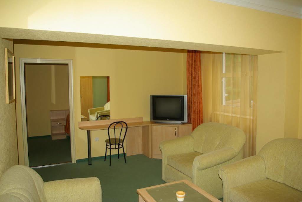 Salgo Hotel Шальготарьян Экстерьер фото
